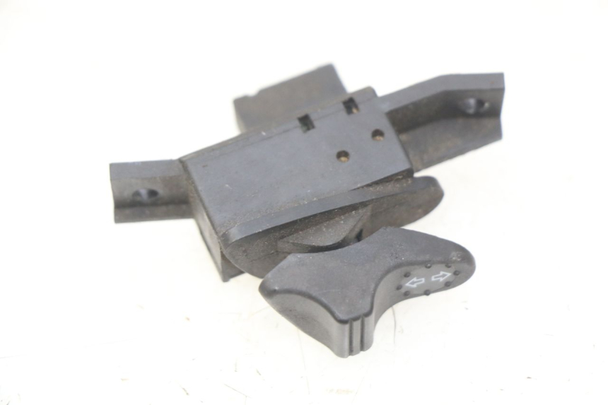 photo de PRZEŁĄCZNIK KIERUNKOWSKAZU PIAGGIO VESPA LX 2T 50 (2005 - 2013) - Szczegół części