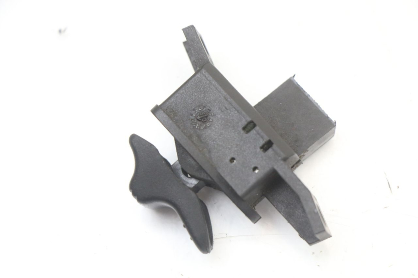 photo de PRZEŁĄCZNIK KIERUNKOWSKAZU PIAGGIO VESPA LX 125 (2005 - 2010) - Inny kąt widzenia