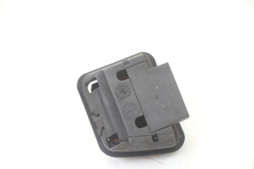 photo de PRZEŁĄCZNIK WYŁĄCZNIKA ZAPŁONU PIAGGIO X8 125 (2004 - 2007) - Inny kąt widzenia