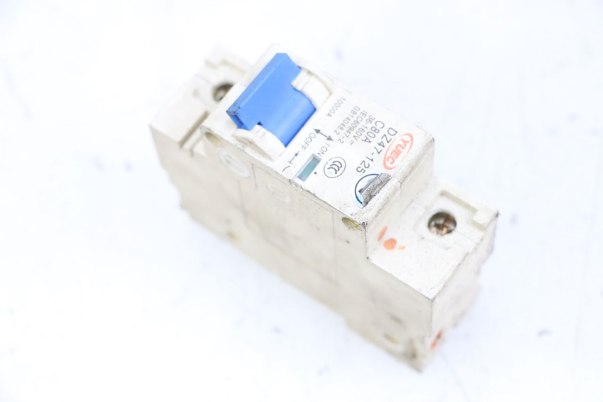 photo de PRZEŁĄCZNIK ZAPŁONU I STOPU SILNIKA EFUN PUSA 1 - Szczegół części