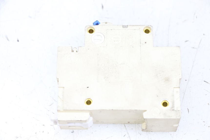 photo de PRZEŁĄCZNIK ZAPŁONU I STOPU SILNIKA EFUN PUSA 1 - Punkty mocowania