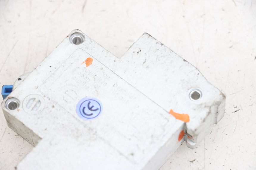 photo de PRZEŁĄCZNIK ZAPŁONU I STOPU SILNIKA EFUN PUSA 1 - Zbliżenie techniczne