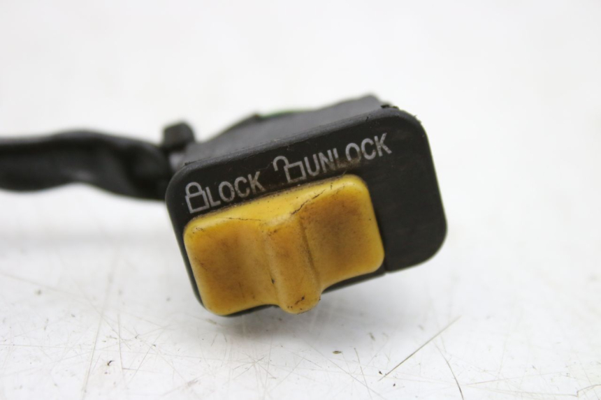 photo de PRZEŁĄCZNIK WYŁĄCZNIKA ZAPŁONU PEUGEOT TWEET 125 (2010 - 2017) - Szczegół części