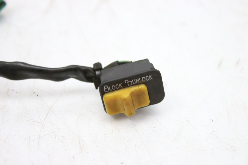 photo de PRZEŁĄCZNIK WYŁĄCZNIKA ZAPŁONU PEUGEOT TWEET 125 (2010 - 2017) - Zbliżenie techniczne