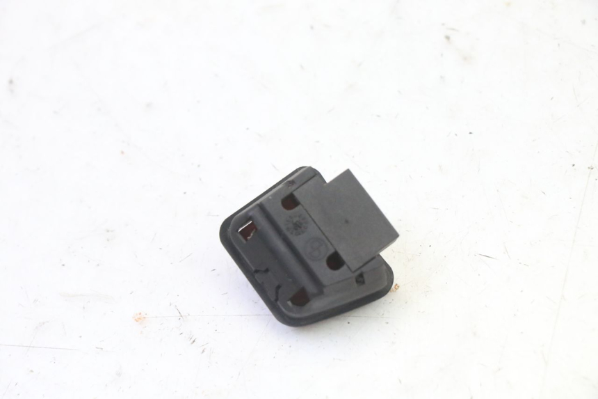 photo de PRZEŁĄCZNIK WYŁĄCZNIKA ZAPŁONU PIAGGIO X9 EVOLUTION 125 (2003 - 2007) - Inny kąt widzenia