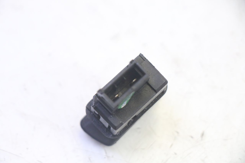 photo de PRZEŁĄCZNIK ROZRUCHU PIAGGIO MP3 RL 250 (2006 - 2010) - Inny kąt widzenia