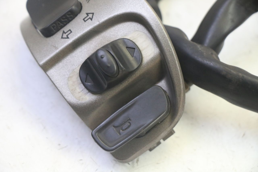 photo de PRZEŁĄCZNIK PRAWY QUADRO 4 4D 350 (2015 - 2018) - Zoom stanu zużycia