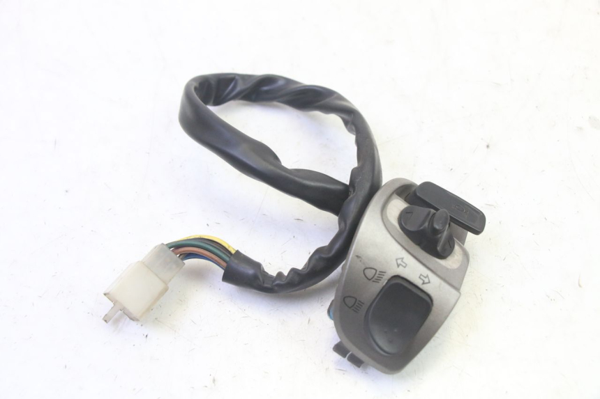 photo de PRZEŁĄCZNIK PRAWY QUADRO 4 4D 350 (2015 - 2018) - Inny kąt widzenia