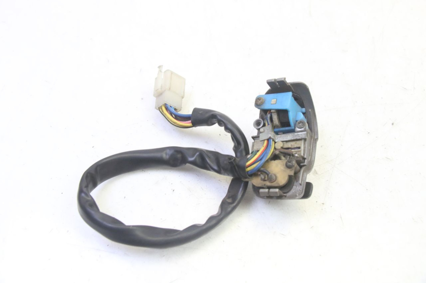 photo de PRZEŁĄCZNIK PRAWY QUADRO 4 4D 350 (2015 - 2018) - Zbliżenie techniczne