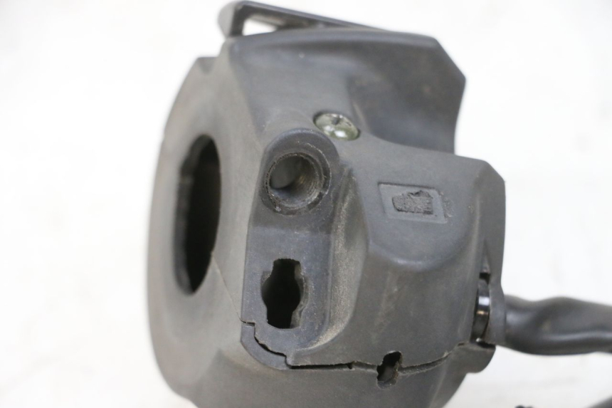 photo de PRZEŁĄCZNIK PRAWY ADIVA AD3 300 (2014 - 2020) - Zbliżenie techniczne