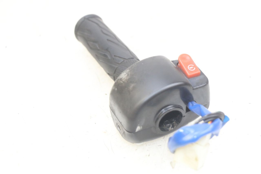 photo de PRZEŁĄCZNIK PRAWY KYMCO AGILITY 16+ 4T 50 (2018 - 2023) - Zoom stanu zużycia