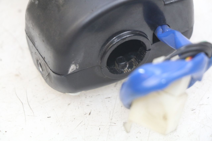 photo de PRZEŁĄCZNIK PRAWY KYMCO AGILITY 16+ 4T 50 (2018 - 2023) - Inny kąt widzenia