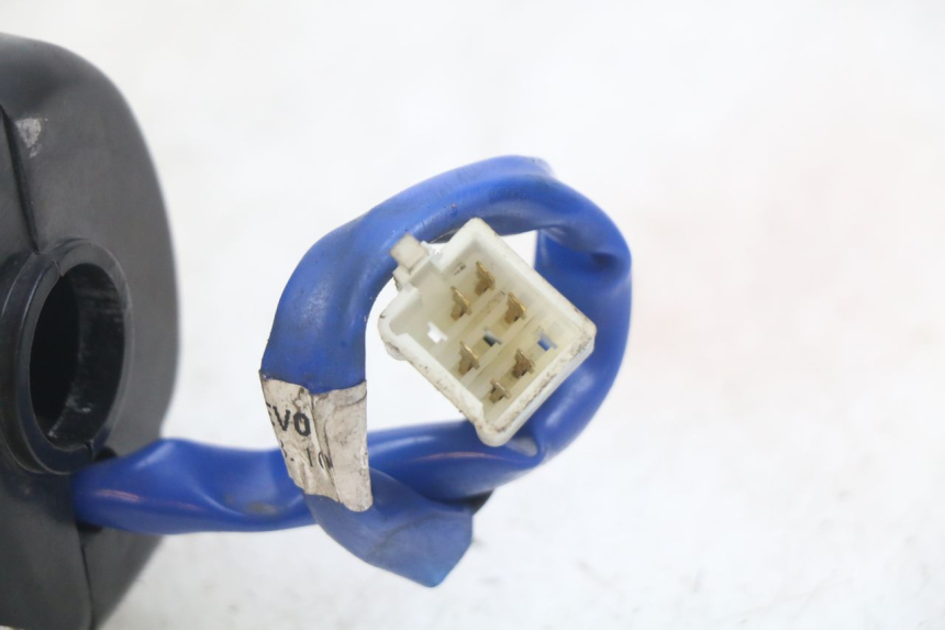 photo de PRZEŁĄCZNIK PRAWY KYMCO AGILITY 16+ 4T 50 (2018 - 2023) - Zbliżenie techniczne