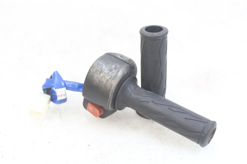 photo de PRZEŁĄCZNIK PRAWY KYMCO AGILITY 16+ 4T 50 (2018 - 2023) - Widok główny