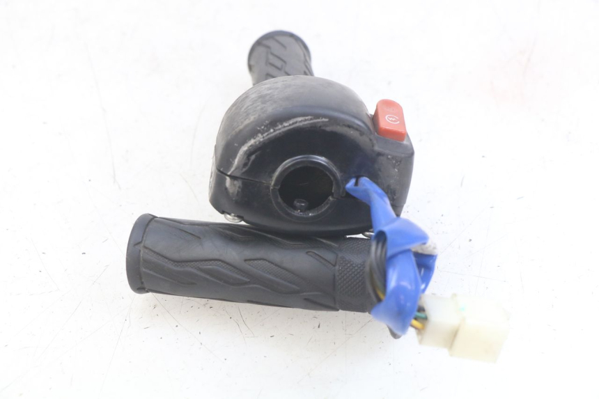 photo de PRZEŁĄCZNIK PRAWY KYMCO AGILITY 16+ 4T 50 (2018 - 2023) - Zoom stanu zużycia