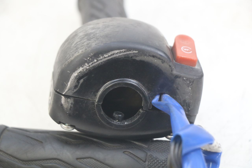 photo de PRZEŁĄCZNIK PRAWY KYMCO AGILITY 16+ 4T 50 (2018 - 2023) - Inny kąt widzenia