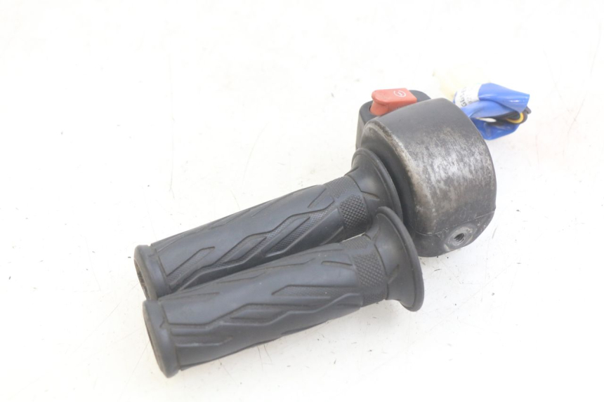 photo de PRZEŁĄCZNIK PRAWY KYMCO AGILITY 16+ 4T 50 (2018 - 2023) - Stan powierzchni