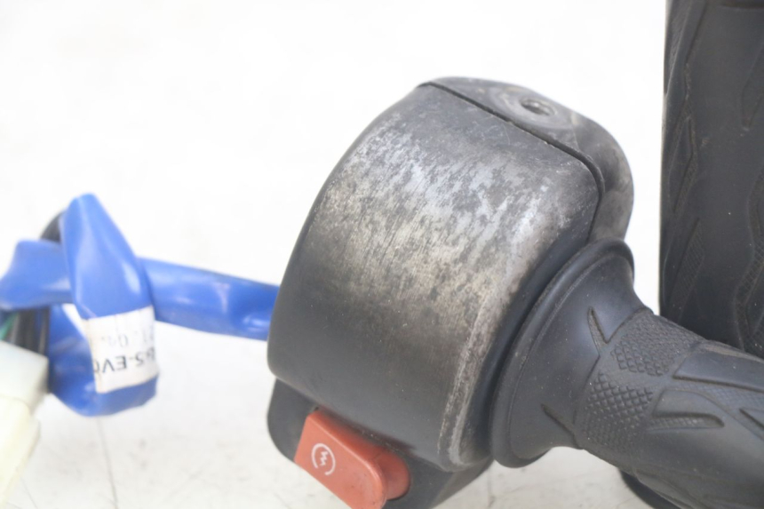 photo de PRZEŁĄCZNIK PRAWY KYMCO AGILITY 16+ 4T 50 (2018 - 2023) - Część sprawdzona