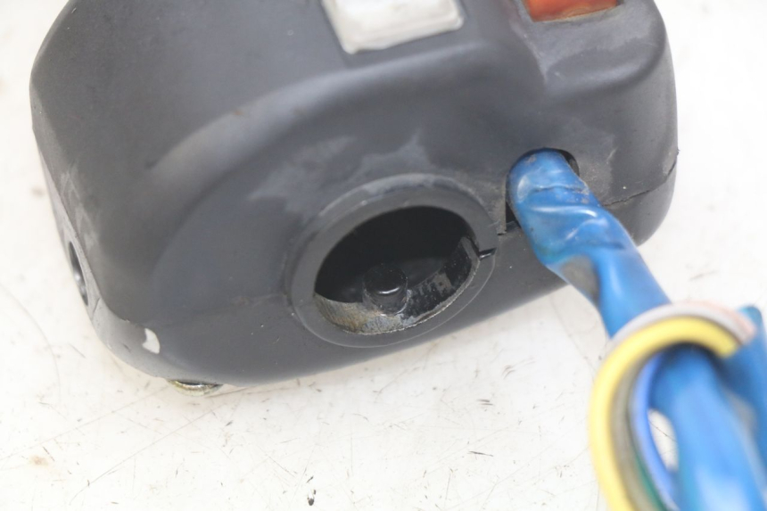 photo de PRZEŁĄCZNIK PRAWY KYMCO AGILITY 4T 50 (2005 - 2018) - Zoom stanu zużycia