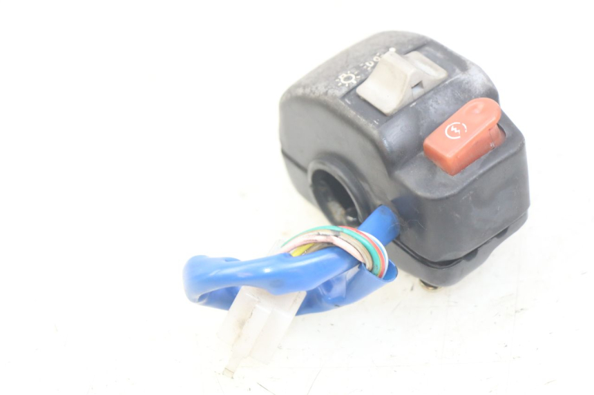 photo de PRZEŁĄCZNIK PRAWY KYMCO AGILITY 4T 50 (2005 - 2018) - Inny kąt widzenia