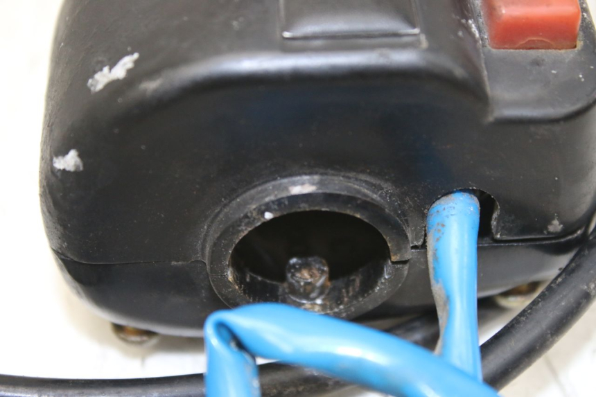 photo de PRZEŁĄCZNIK PRAWY KYMCO AGILITY 4T 50 (2005 - 2018) - Zoom stanu zużycia