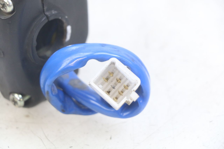 photo de PRZEŁĄCZNIK PRAWY KYMCO AGILITY 4T 50 (2005 - 2018) - Inny kąt widzenia