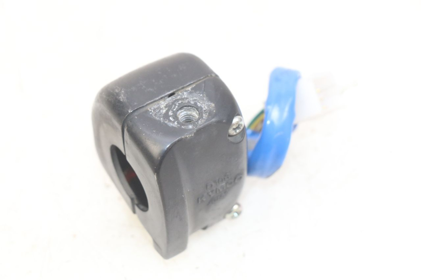 photo de PRZEŁĄCZNIK PRAWY KYMCO AGILITY 4T 50 (2005 - 2018) - Zbliżenie techniczne