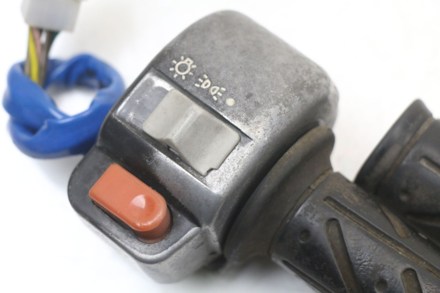 photo de PRZEŁĄCZNIK PRAWY KYMCO AGILITY 4T 50 (2005 - 2018) - Szczegół części