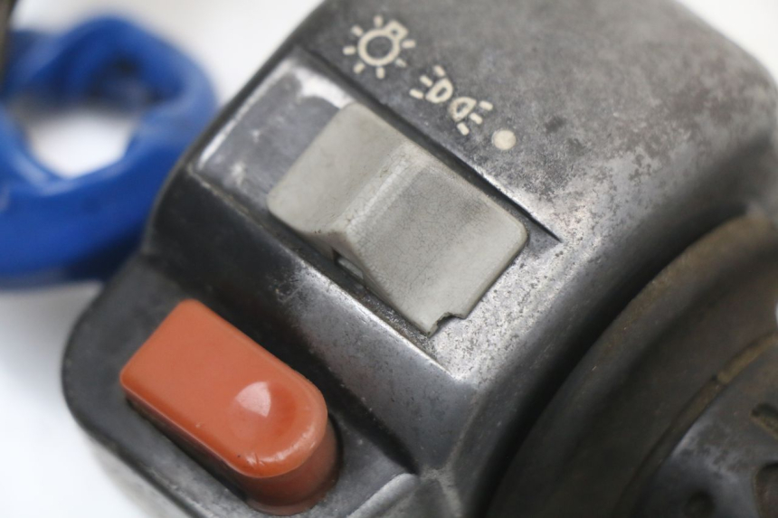 photo de PRZEŁĄCZNIK PRAWY KYMCO AGILITY 4T 50 (2005 - 2018) - Zoom stanu zużycia