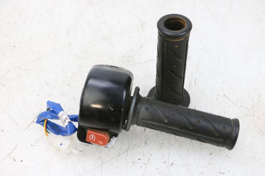 photo de PRZEŁĄCZNIK PRAWY KYMCO AGILITY 4T 50 (2018 - 2022) - Widok główny