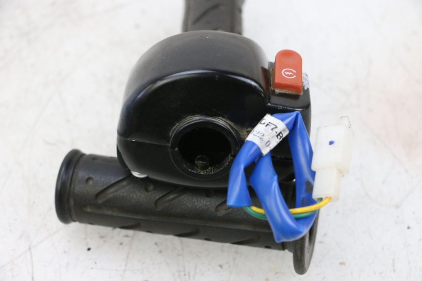 photo de PRZEŁĄCZNIK PRAWY KYMCO AGILITY 4T 50 (2018 - 2022) - Szczegół części