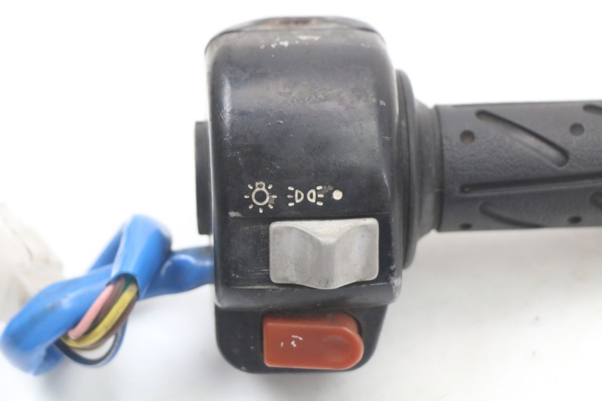 photo de PRZEŁĄCZNIK PRAWY KYMCO AGILITY PREMIUM 50 (2007 - 2010) - Zoom stanu zużycia