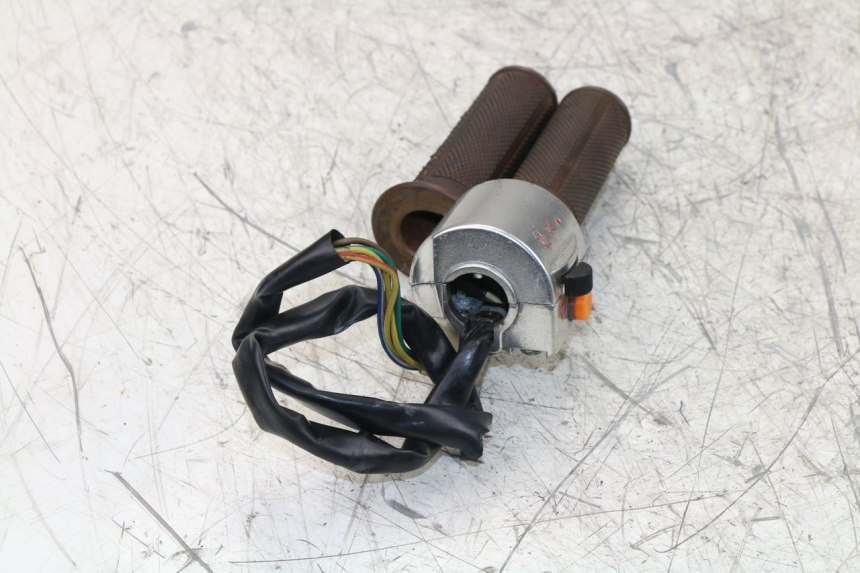 photo de PRZEŁĄCZNIK PRAWY BAOTIAN BT COLLECTOR 50 (2005 - 2013) - Zbliżenie techniczne