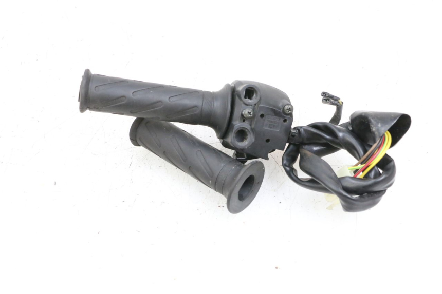 photo de PRZEŁĄCZNIK PRAWY MAG POWER BOMBERS 4T 50 (2016 - 2026) - Zoom stanu zużycia