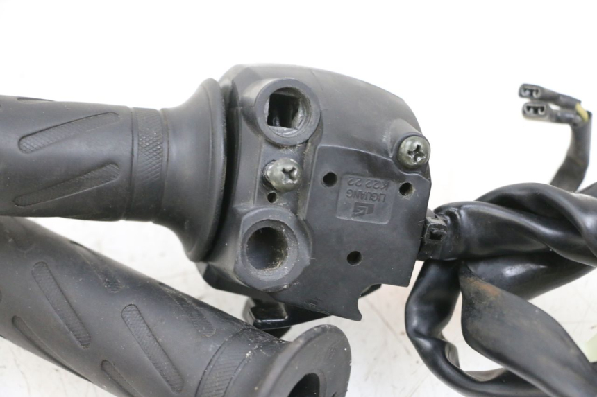 photo de PRZEŁĄCZNIK PRAWY MAG POWER BOMBERS 4T 50 (2016 - 2026) - Inny kąt widzenia