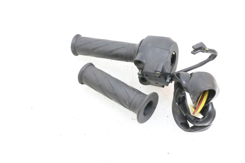 photo de PRZEŁĄCZNIK PRAWY MAG POWER BOMBERS 4T 50 (2016 - 2026) - Zbliżenie techniczne