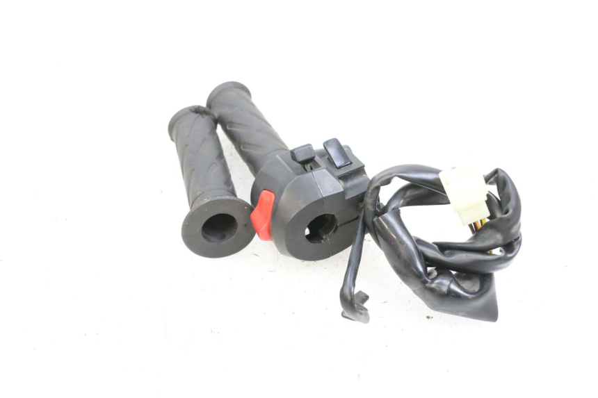 photo de PRZEŁĄCZNIK PRAWY MAG POWER BOMBERS 4T 50 (2016 - 2026) - Widok ogólny