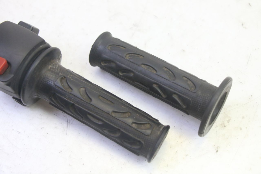 photo de PRZEŁĄCZNIK PRAWY MBK BOOSTER SPIRIT 50 (2004 - 2017) - Zoom stanu zużycia