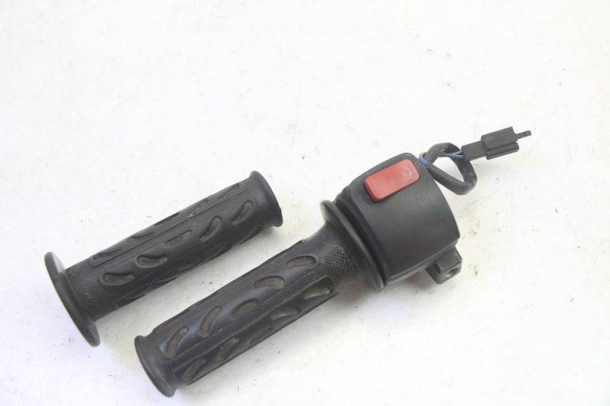 photo de PRZEŁĄCZNIK PRAWY MBK BOOSTER SPIRIT 50 (2004 - 2017) - Inny kąt widzenia