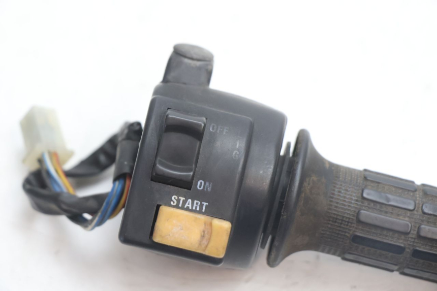 photo de PRAWA PRZEŁĄCZNIK MBK BOOSTER SPIRIT 50 (1996 - 1999) - Szczegół części
