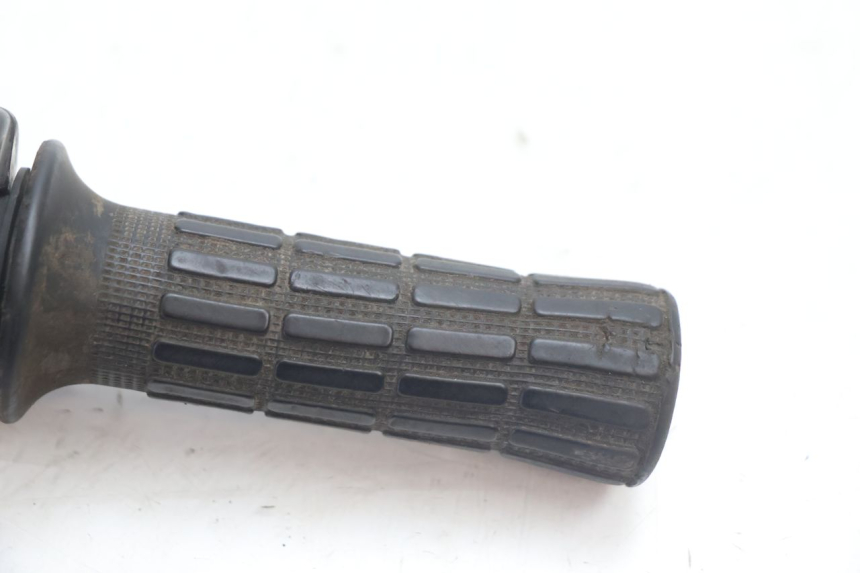 photo de PRAWA PRZEŁĄCZNIK MBK BOOSTER SPIRIT 50 (1996 - 1999) - Zoom stanu zużycia