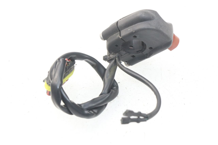 photo de PRZEŁĄCZNIK PRAWY MV AGUSTA BRUTALE R WALLY 910 (2008 - 2008) - Inny kąt widzenia