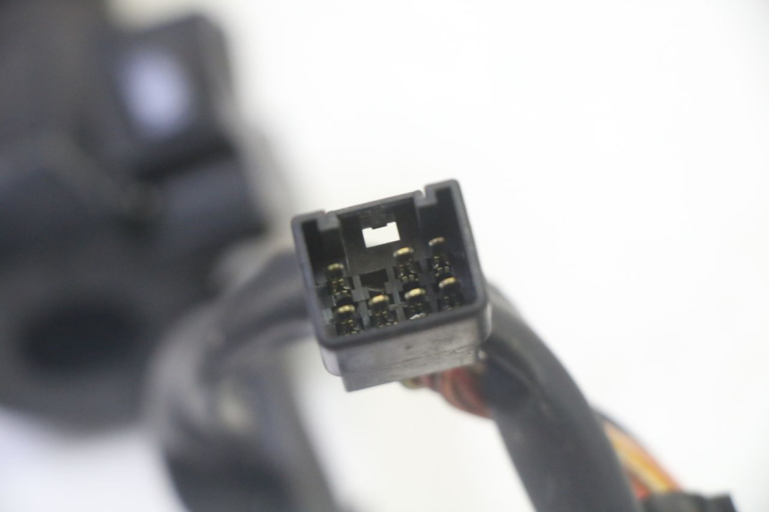 photo de PRZEŁĄCZNIK PRAWY SUZUKI BURGMAN 125 (2007 - 2014) - Stan powierzchni