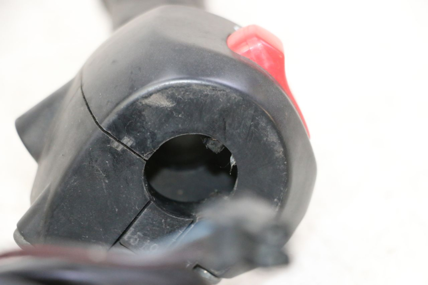 photo de PRZEŁĄCZNIK PRAWY SUZUKI BURGMAN 125 (2007 - 2014) - Zbliżenie techniczne