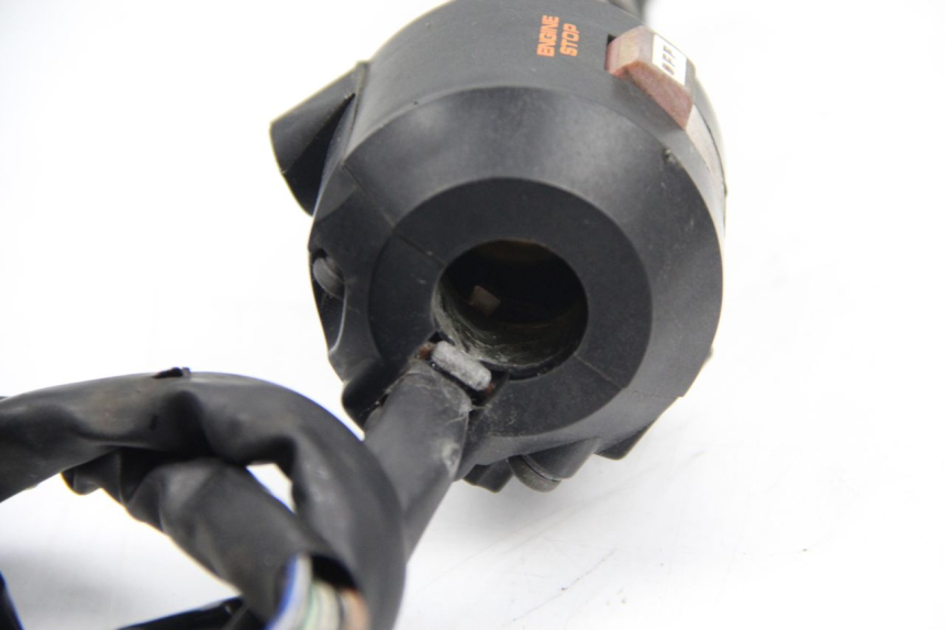 photo de PRZEŁĄCZNIK PRAWY HONDA CBR F SC21 1000 (1986 - 1992) - Zoom stanu zużycia