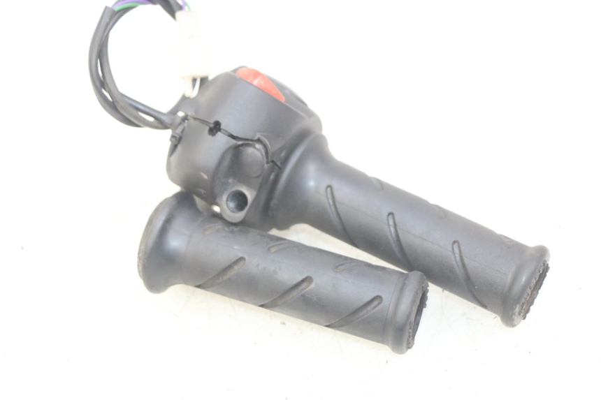 photo de PRZEŁĄCZNIK PRAWY PEUGEOT CITYSTAR 2T 50 (2018 - 2021) - Zoom stanu zużycia