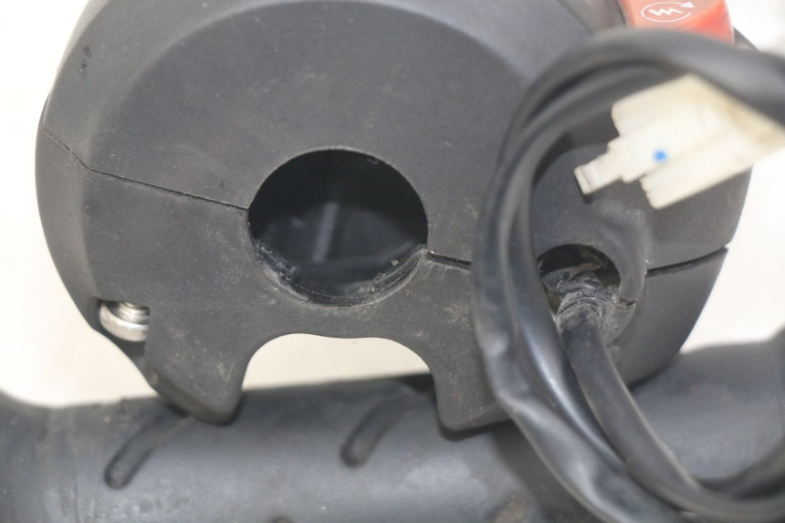 photo de PRZEŁĄCZNIK PRAWY PEUGEOT CITYSTAR 2T 50 (2018 - 2021) - Inny kąt widzenia