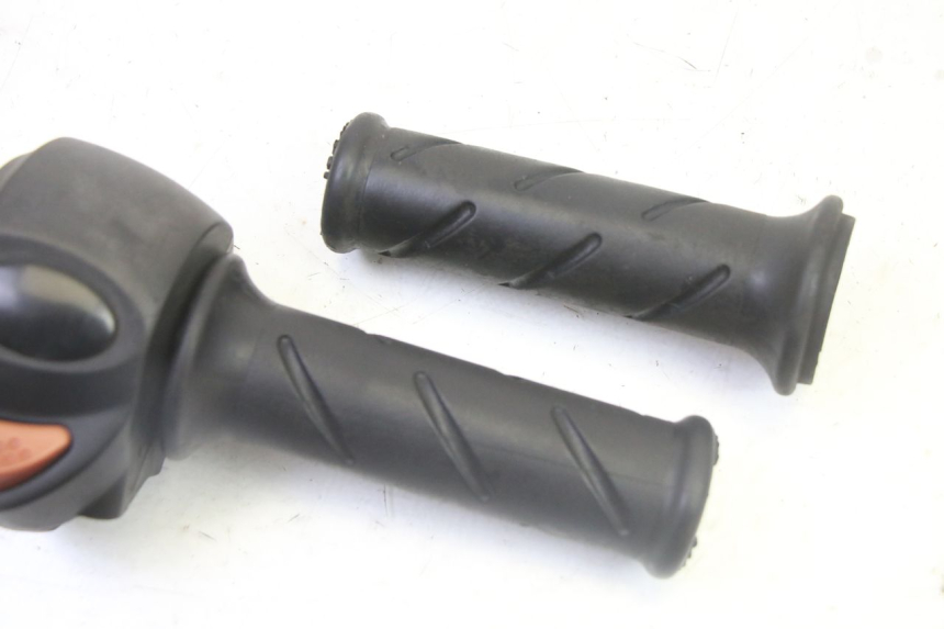 photo de PRZEŁĄCZNIK PRAWY PEUGEOT CITYSTAR 50 (2013 - 2017) - Zoom stanu zużycia