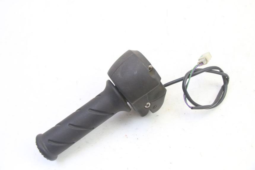 photo de PRZEŁĄCZNIK PRAWY PEUGEOT CITYSTAR 50 (2013 - 2017) - Zbliżenie techniczne