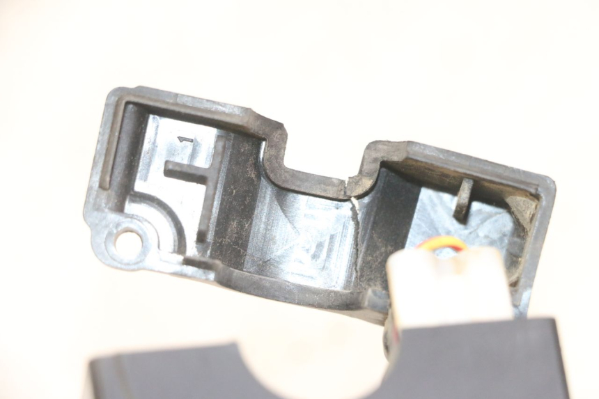 photo de PRZEŁĄCZNIK PRAWY HONDA CRF-F CRF F 110 (2019 - 2022) - Zoom stanu zużycia